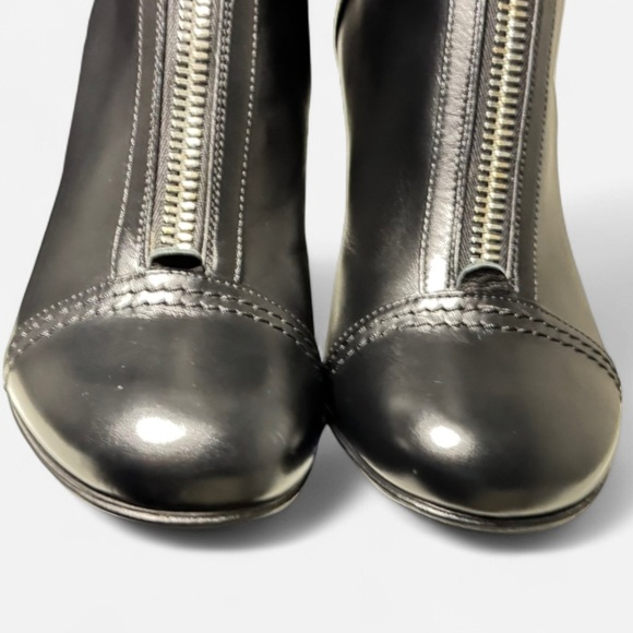 ALEXANDER MCQUEEN
Black leather ankle boots
Women’s size 9 US - Picture 5 of 14